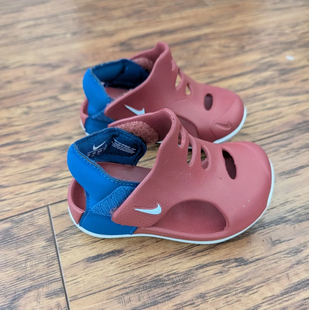 💥3/$24 Nike Sunray Red And Blue Sandal‎
